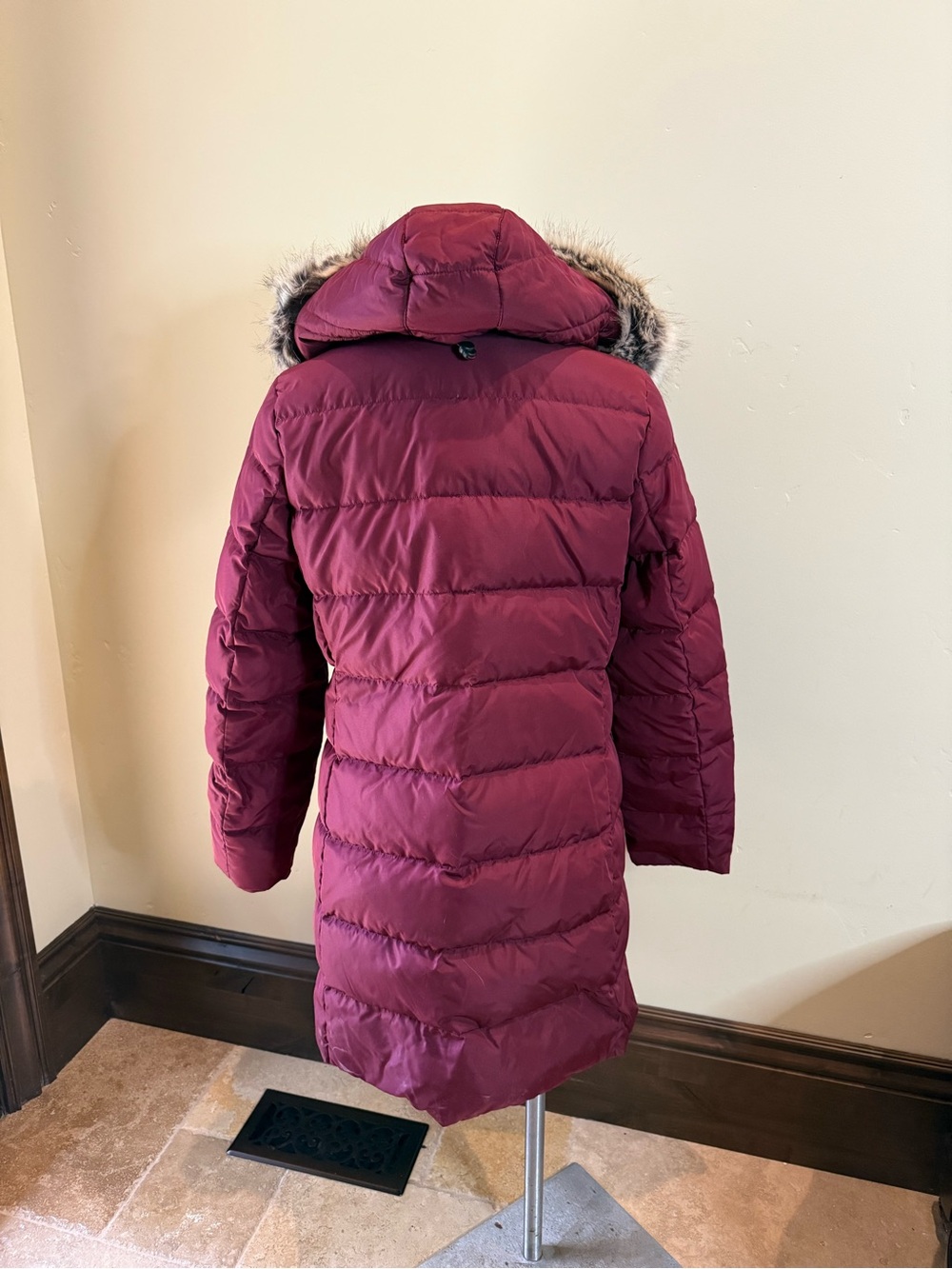 Lands' End Deep Wine Red Puffer Jacket with faux fur hood. - Picture 2 of 10